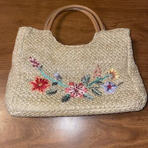 Woven Tan Beige Purse Embroidered Floral Handle 11” X 8” X 3” Vinyl Handles Boho